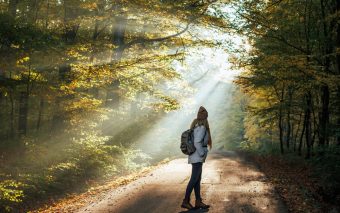 Retro walking: Un pas înapoi pentru un salt în sănătate