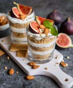 Cupă de mascarpone și smochine - desertul care se naște din inspirație