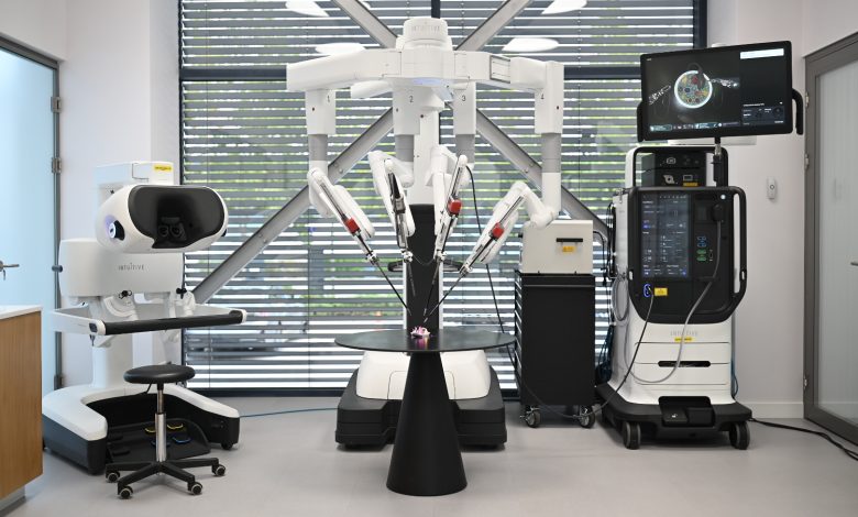 SOFMEDICA introduce noul sistem chirurgical da Vinci 5 în România