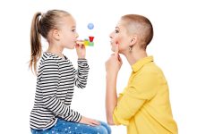 Întârzierea limbajului la bebeluși: 5 strategii care stimulează vorbirea