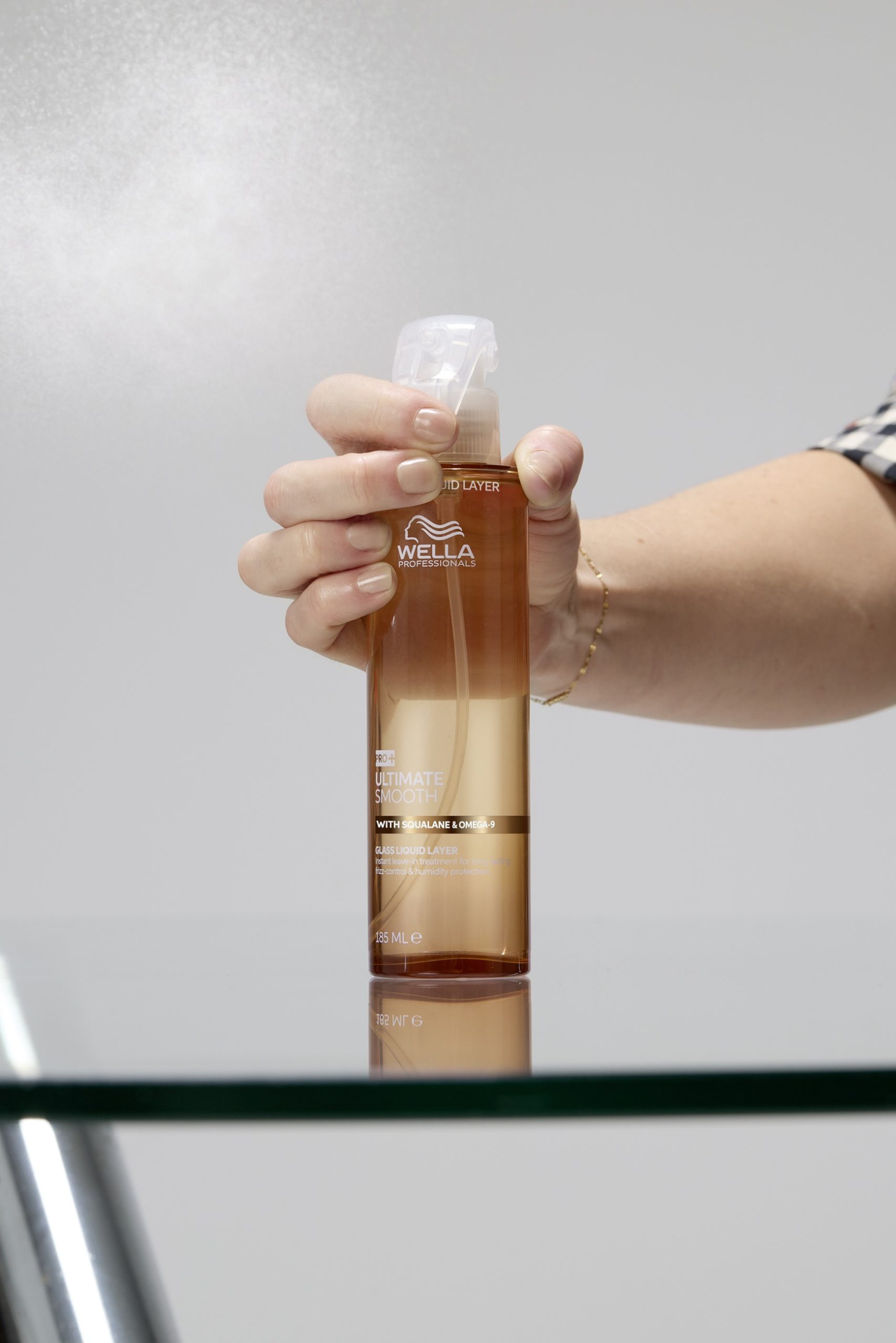 Wella Professionals lansează Ultimate Smooth Glass Liquid Layer – spray-ul care oferă părului efectul instant de „glass hair”