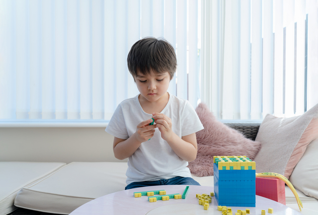 Montessori la tine acasă – 7 activități pentru dezvoltarea copiilor de 2 ani