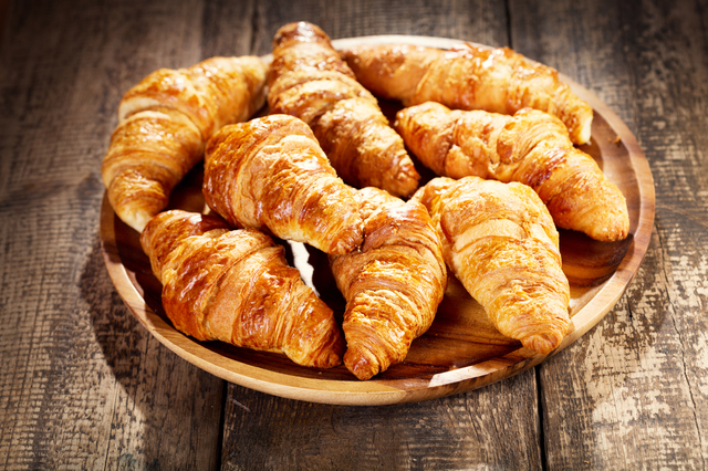 Croissante cu foietaj sărat cu ricotta și nuci