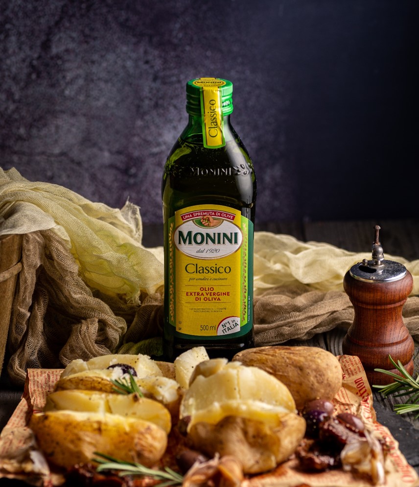Monini aduce aroma autentică a Italiei în preparatele de sărbători. Gust premium, ingrediente curate, traditie milenară – în fiecare sticlă de ulei extravirgin