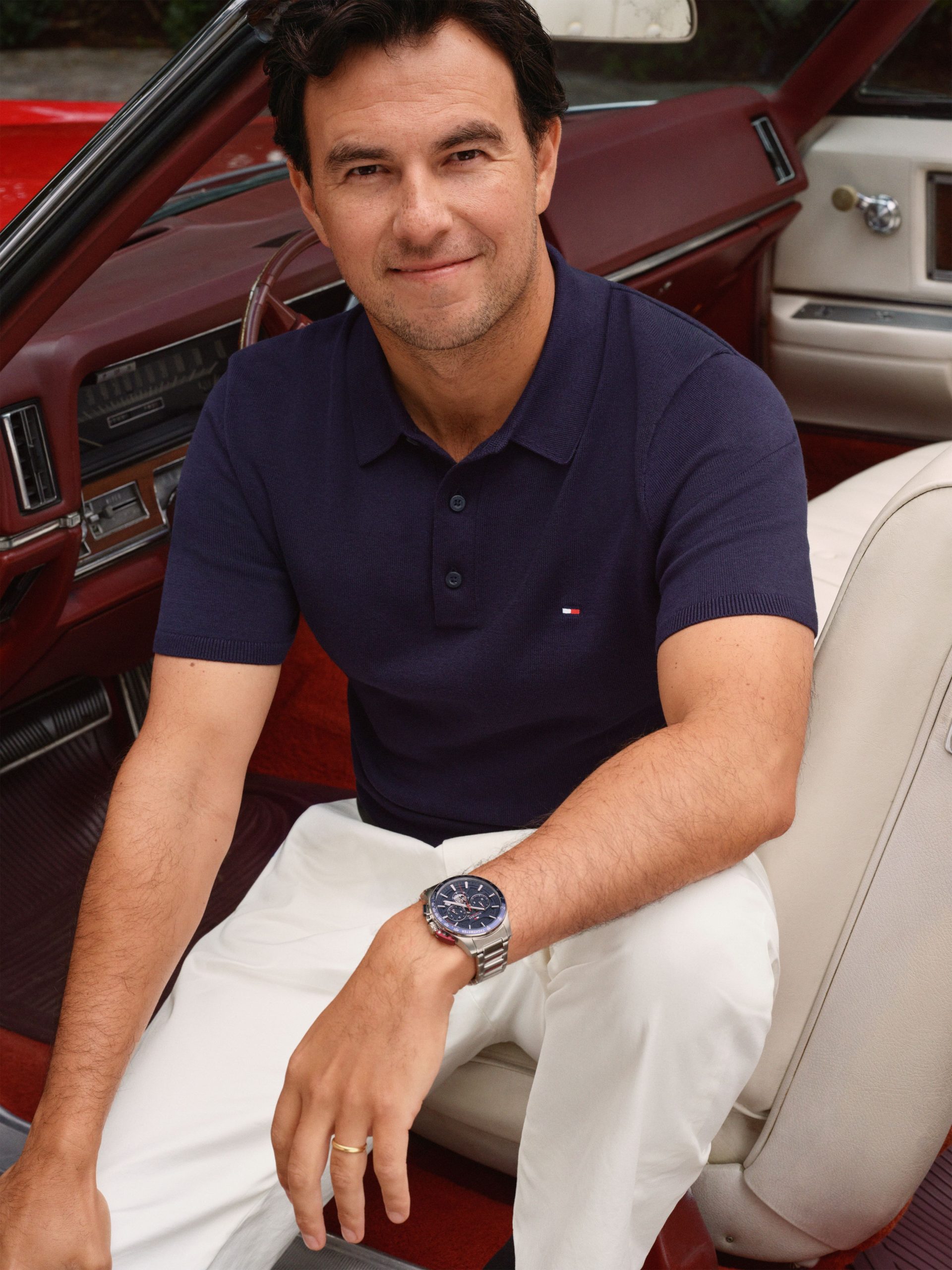 TOMMY HILFIGER ANUNȚĂ CĂ PILOTUL DE FORMULA 1®️ SERGIO “CHECO” PÉREZ DEVINE AMBASADOR AL BRANDULUI