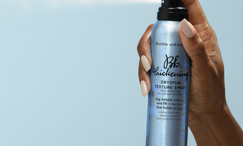 Păr cu volum aerat și mișcare naturală: rutina care aduce lejeritate, fără să încarce firul