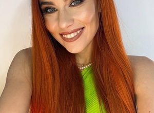 Culorile de păr care pun cel mai bine în valoare ochii albaștri