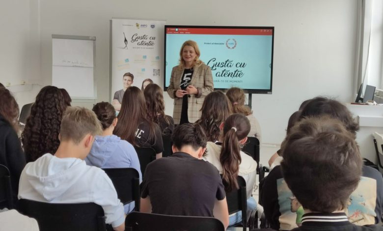 Aproape 100.000 de liceeni învață despre mindfulness în alimentație prin programul „Gustă cu atenție. Bucură-te de moment.”