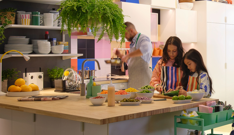 Bucătăria este „inima casei”: Spațiul în care românii gătesc, mănâncă și petrec timp împreună, arată un nou studiu IKEA