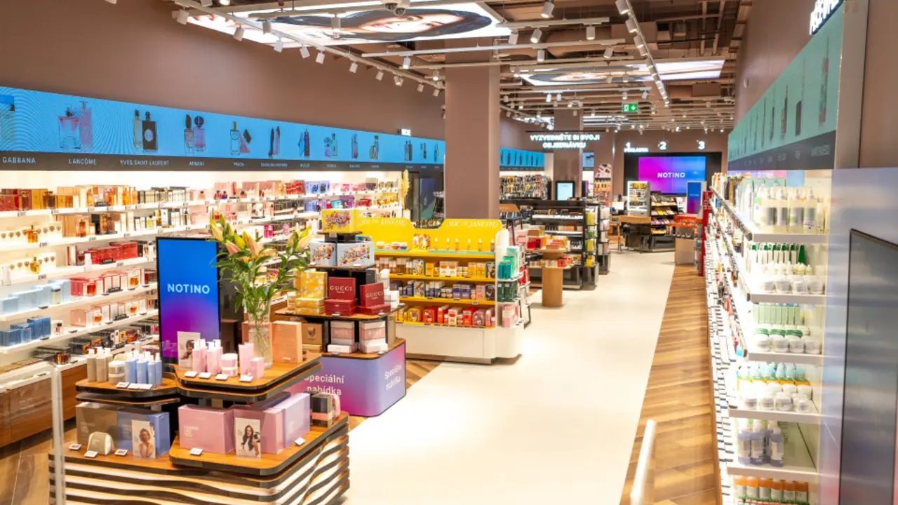 Obiceiurile de cumpărare de Valentine’s Day se schimbă. Românii investesc mai mult în ei înșiși și își salvează parfumurile dorite pe wishlist