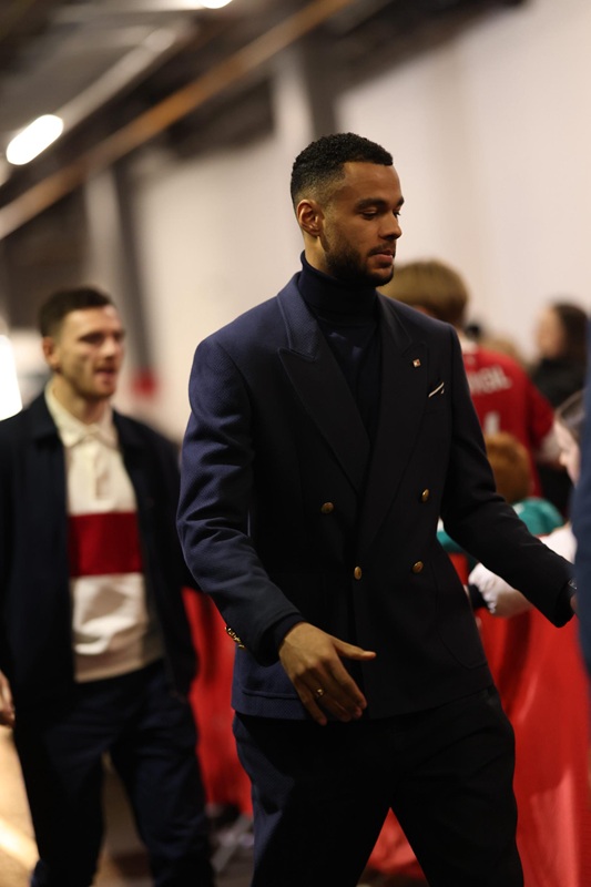 ECHIPA MASCULINĂ A CLUBULUI LIVERPOOL FC, ÎMBRĂCATĂ ÎN TOMMY HILFIGER LA MECIUL DIN PREMIER LEAGUE CU NEWCASTLE UNITED