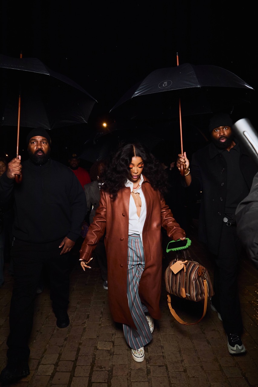 SZA la Paris Fashion Week în Vans custom 1-of-1