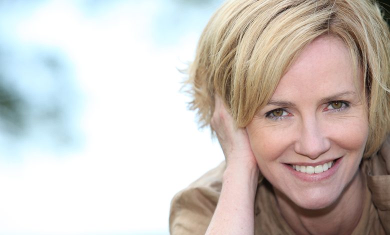 Cărarea laterală, noul statement al sezonului - Tendința de pe podiumuri care transformă orice coafură 