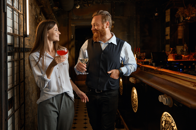 Fascinația vârstei: De ce sunt bărbații maturi atât de atractivi pentru femei?