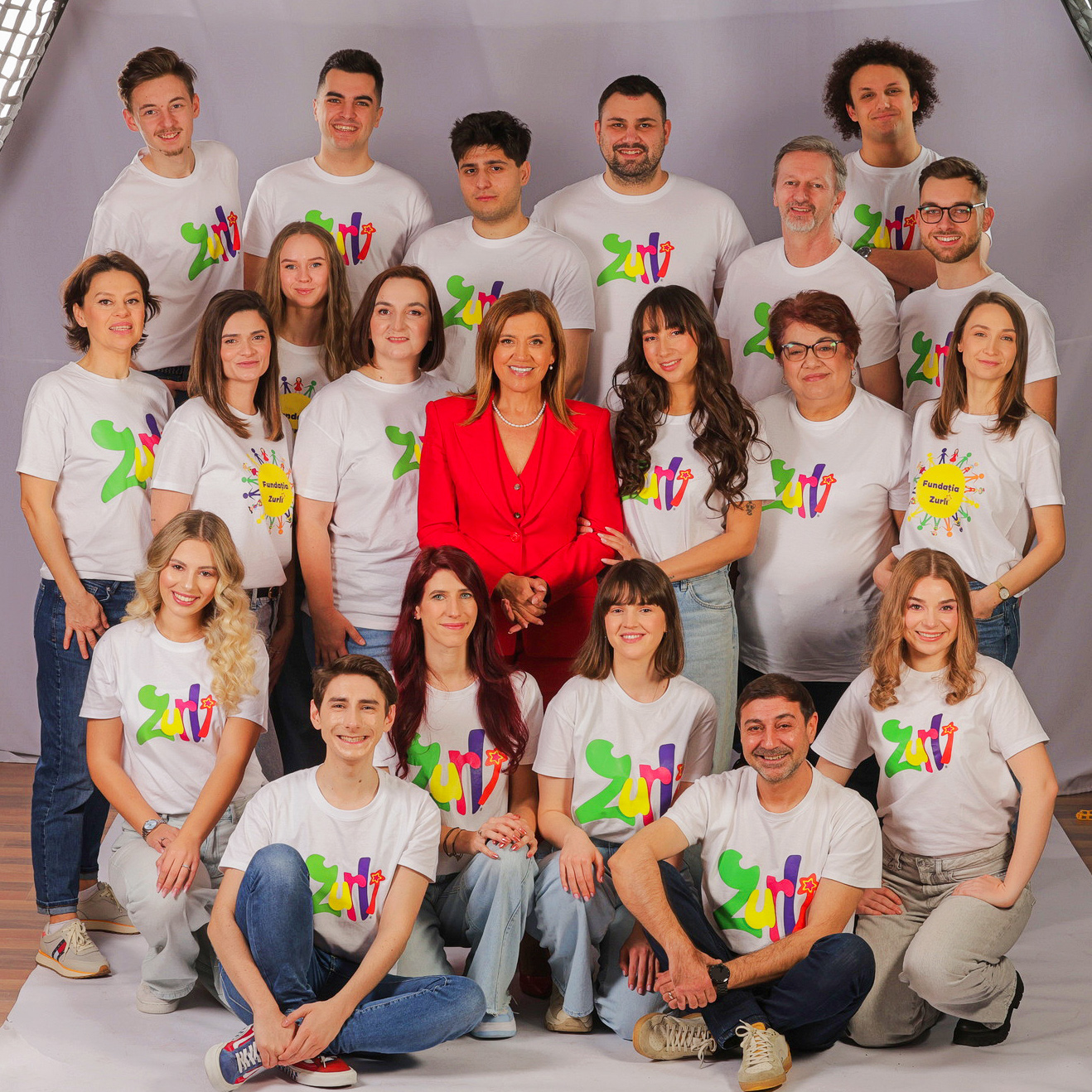   Mirela Retegan participă la Asia Express alături de fiica sa, Maya. Gașca Zurli merge mai departe cu aceeași energie și responsabilitate față de copii și părinți.