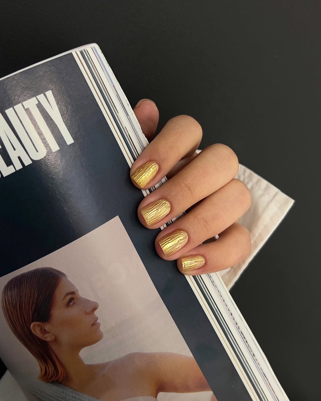 Manichiura primăverii 2026: culorile și modelele care definesc sezonul