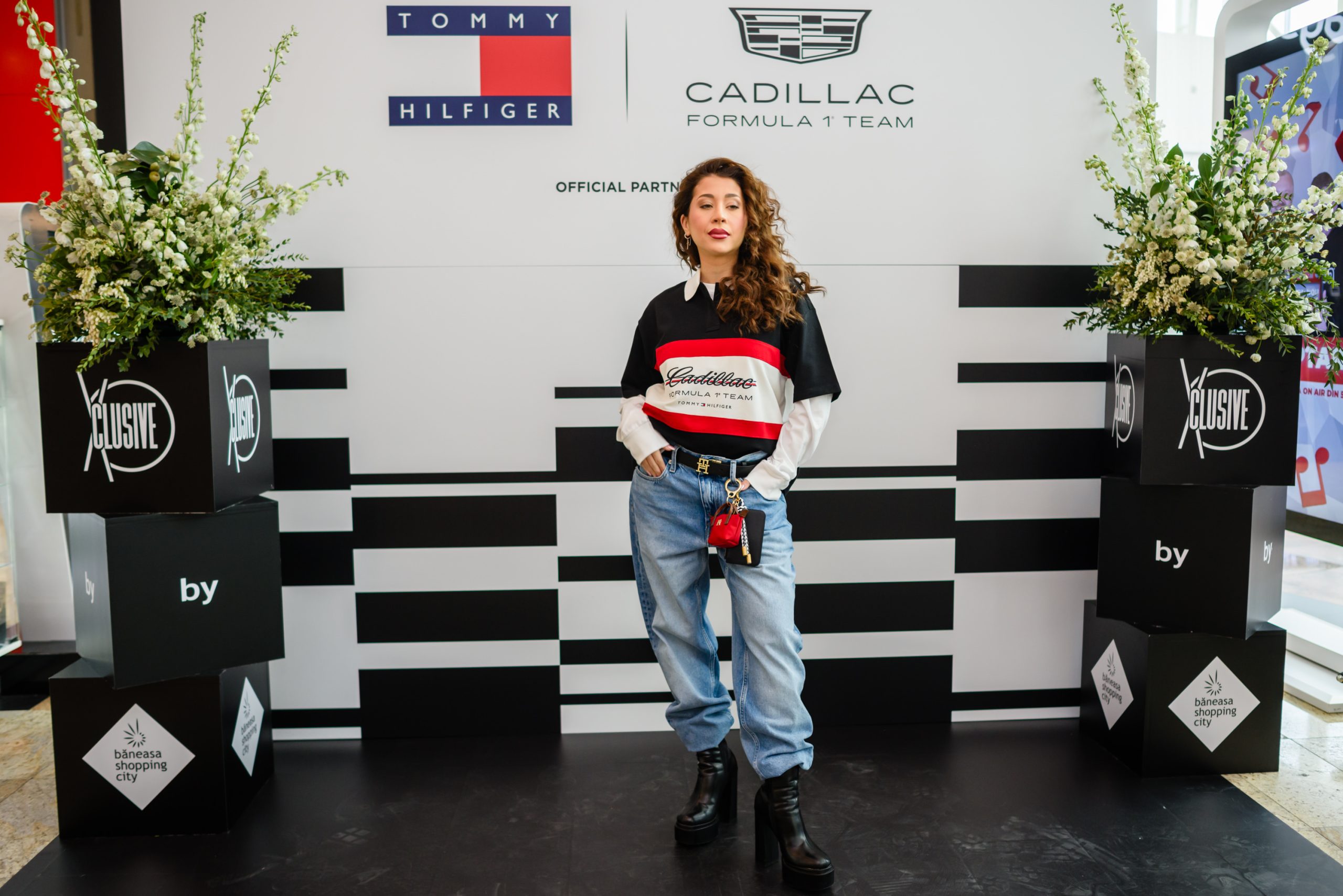 TOMMY HILFIGER ȘI CADILLAC FORMULA 1® TEAM LANSEAZĂ O COLECȚIE PENTRU FANI ÎNTR-O NOUĂ ERĂ A ÎMBRĂCĂMINTEI SPORTIVE AMERICANE