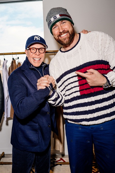 ommy Hilfiger îl întâmpină pe Travis Kelce, o figură emblematică a fotbalului american, în calitate de ambasador global al brandului și colaborator creativ