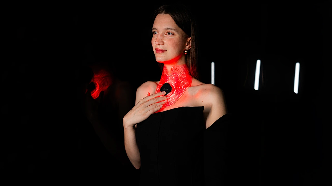 Gâtul și decolteul spun povestea pielii tale