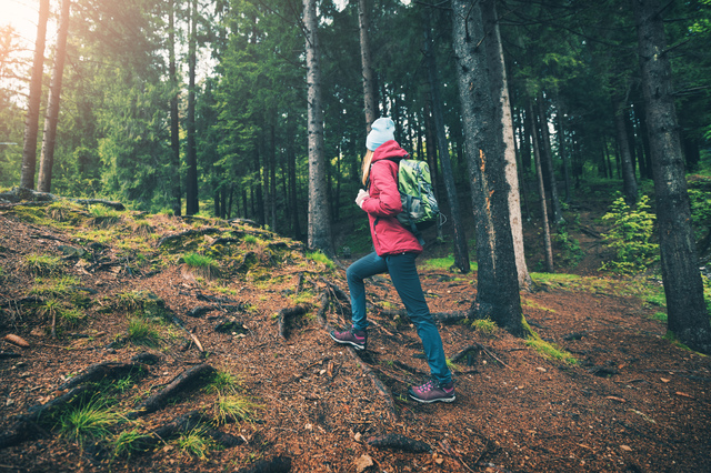 Mersul în natură: beneficii fizice și mentale de care poate nu știai