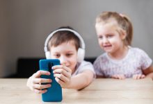 Este smartphone‑ul cu adevărat dăunător pentru copii?