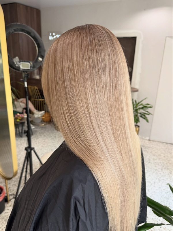 Blond impecabil: ghidul esențial pentru îngrijirea și menținerea culorii