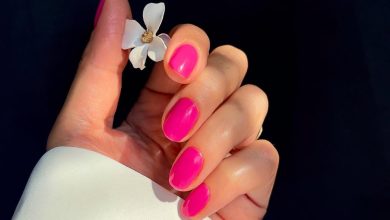 Tendințele de manichiură care definesc sezonul: pasteluri, buline și reflexe holografice