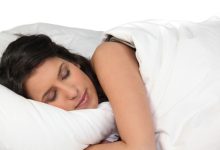 Ce se întâmplă cu pielea când dormim prost — și cum o putem ajuta să își revină?