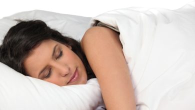 Ce se întâmplă cu pielea când dormim prost — și cum o putem ajuta să își revină?