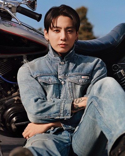 Calvin Klein și Jung Kook reinterpretează simbolurile brandului printr-o nouă colaborare