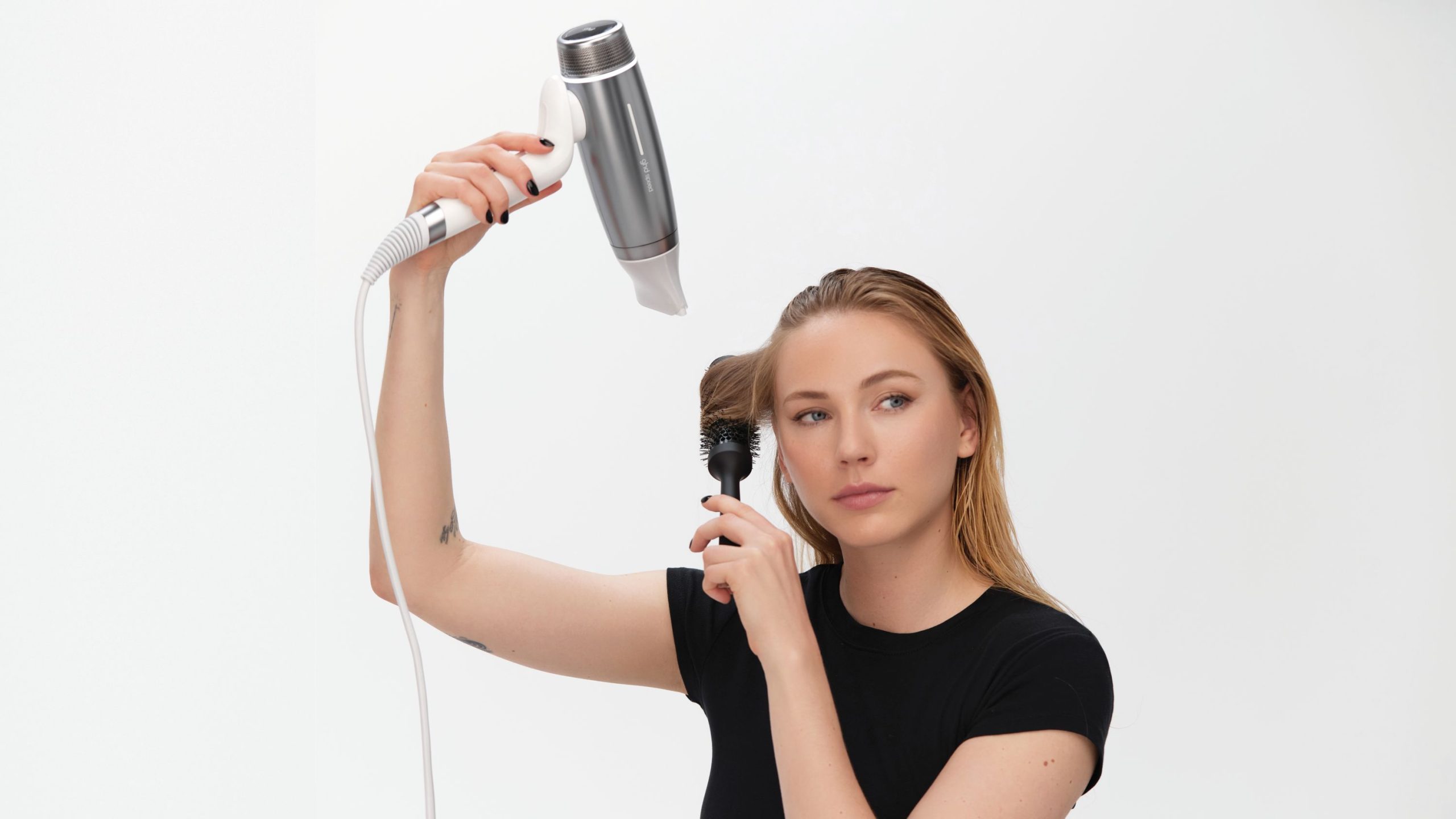 ghd ridică standardele tehnologiei de styling profesional al părului în România, prin întreaga gamă de aparate de coafat