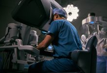 România ajunge la 31 de programe de chirurgie robotică da Vinci™, odată cu instalarea celui de-al optulea sistem în sectorul public de sănătate