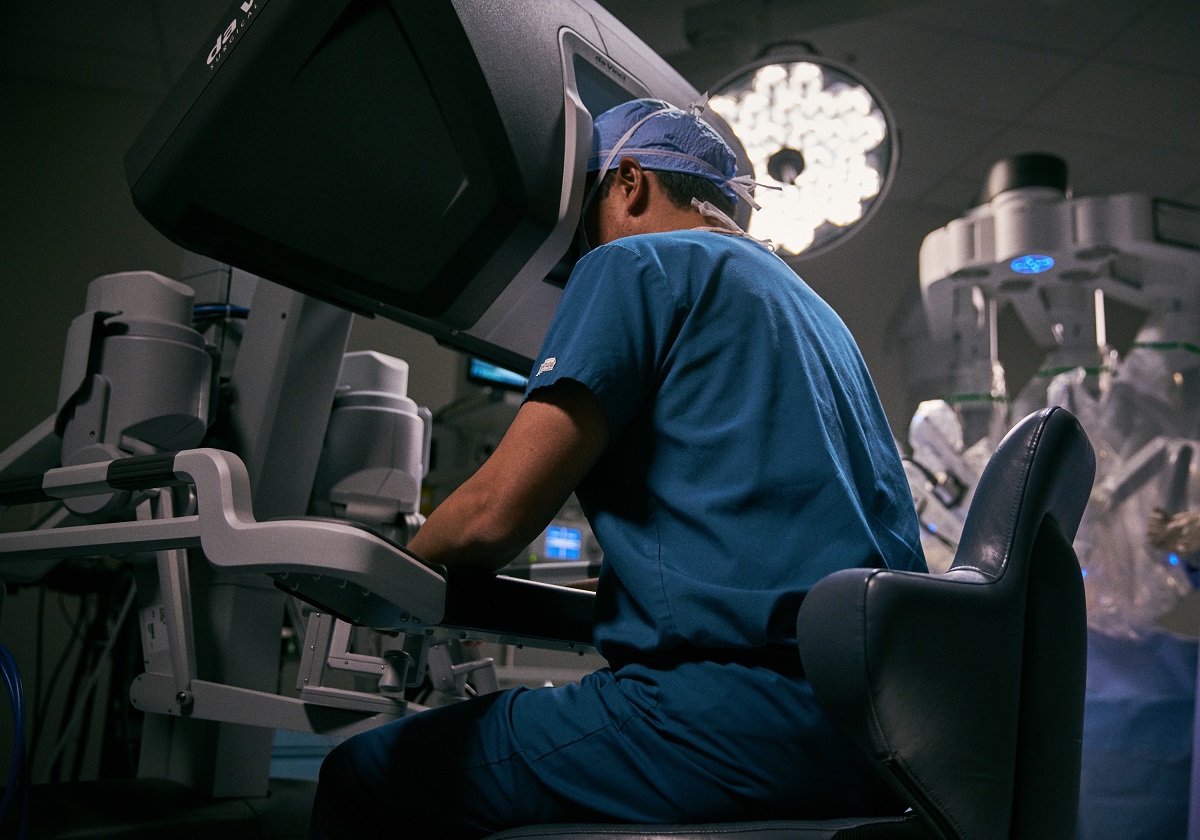 România ajunge la 31 de programe de chirurgie robotică da Vinci™, odată cu instalarea celui de-al optulea sistem în sectorul public de sănătate