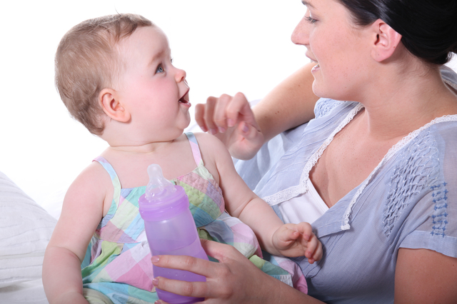 Mama sau tata? Primele cuvinte ale copiilor și importanța ascultării în dezvoltarea limbajului