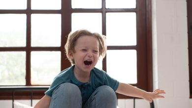 6 fraze care calmează un copil foarte agitat – fără țipete și fără conflicte