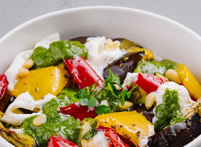 Cremă de feta cu legume sotate