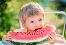 Pepenele verde și pepenele galben în dieta copiilor: beneficii, porții și sfaturi pentru părinți