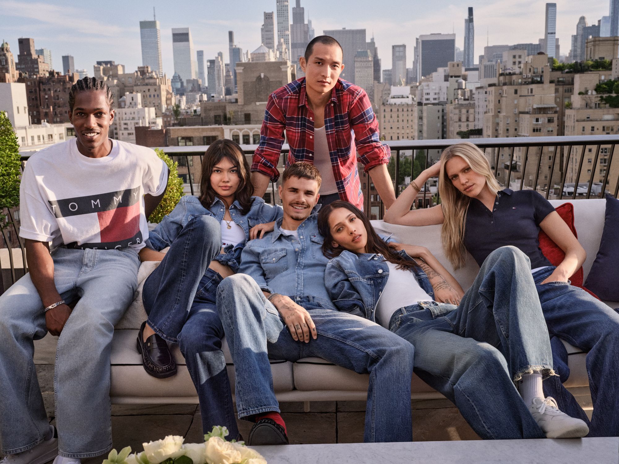 TOMMY HILFIGER INVITĂ TOȚI IUBITORII DE DENIM ÎN UNIVERSUL LUI ROMEO BECKHAM