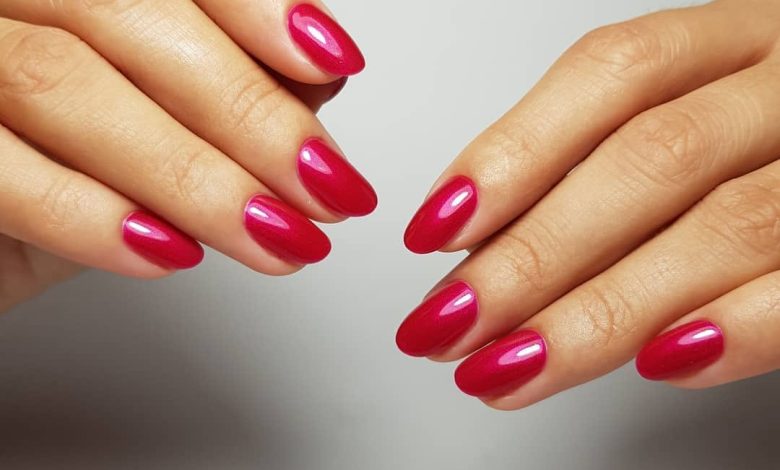 Sangria nails: roșul fructat care definește finalul verii și începutul toamnei