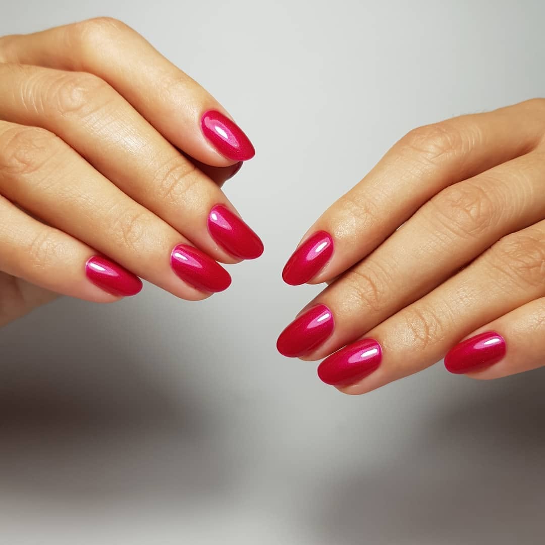 Sangria nails: roșul fructat care definește finalul verii și începutul toamnei