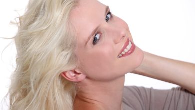 Blondul platinat revine în tendințe: nuanța sofisticată care pune în valoare orice vârstă