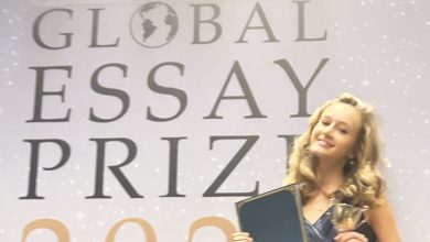 O adolescentă italo-română de 15 ani din România, pe podiumul unei competiții internaționale de eseuri: premiul al III-lea la John Locke Global Essay Prize 2026
