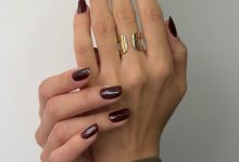 Unghii dark chic: cele mai elegante nuanțe pentru finalul toamnei