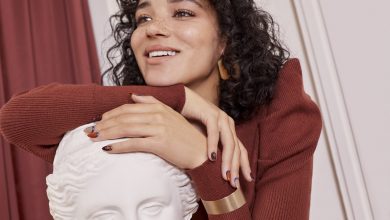 Unghiile ciocolatii, vedetele toamnei 2026. Manichiurile elegante care înlocuiesc burgundy-ul